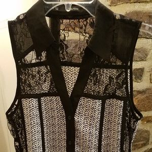 Maurices black and white sleeveless blouse